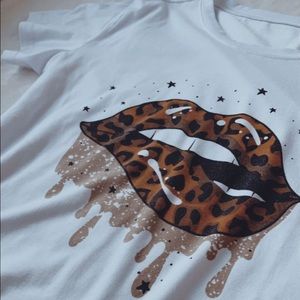 ⚡️lip t shirt⚡️